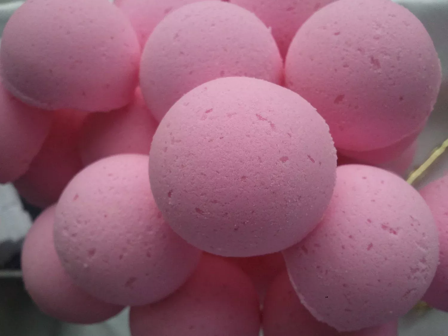 14 bath bombs in Plumeria fragrance, gift bag bath fizzies, great for dry skin, shea, cocoa, 7 ultra rich oils