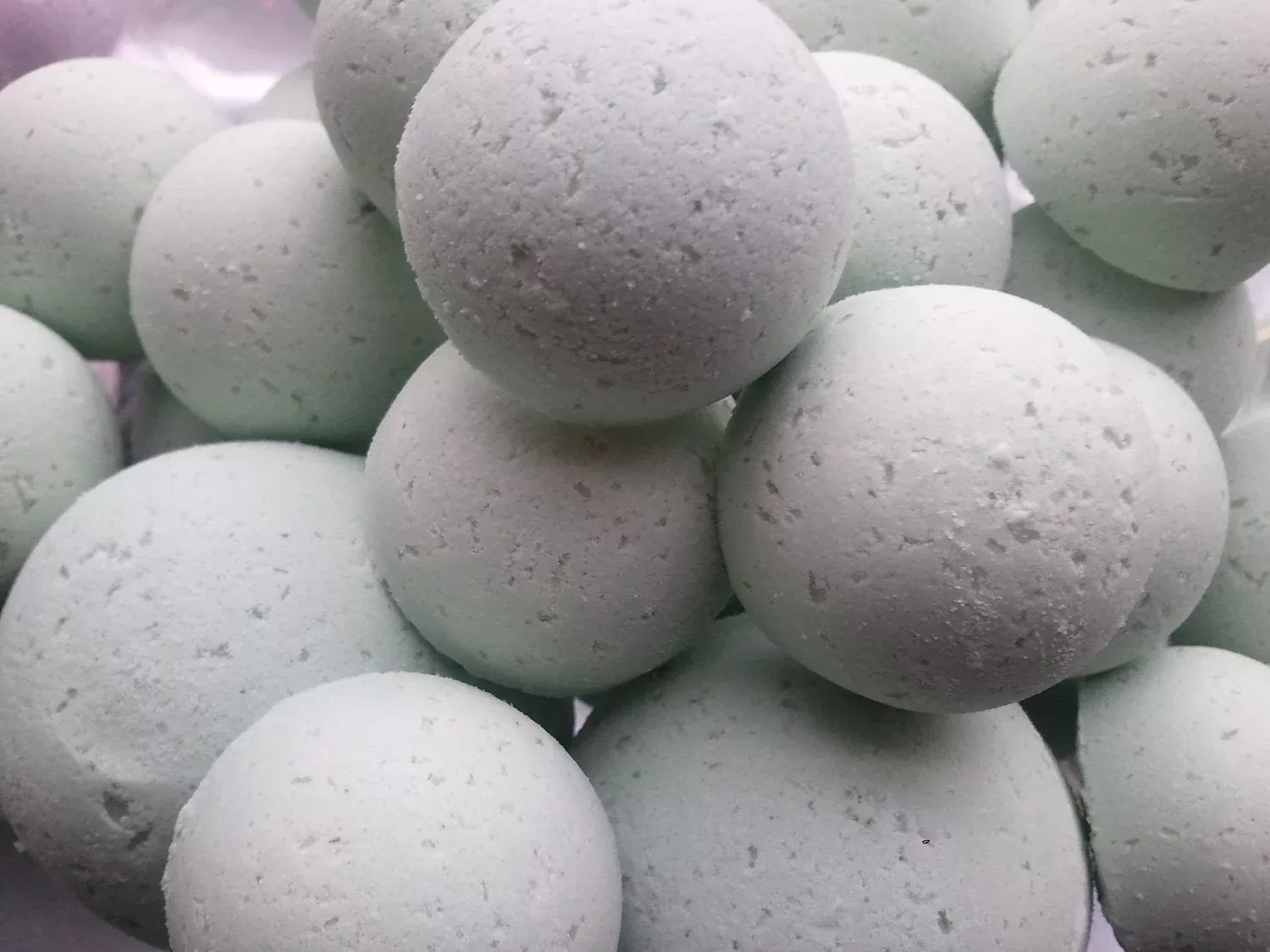 14 bath bombs Lavender & Chamomile gift bag bath fizzies, great for dry skin